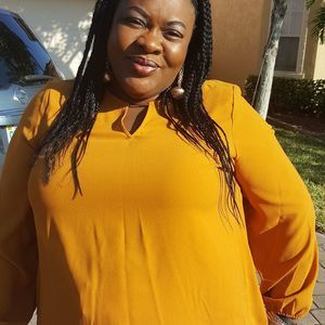 Meet your Posher, Lina